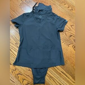 Med Couture scrub set medium